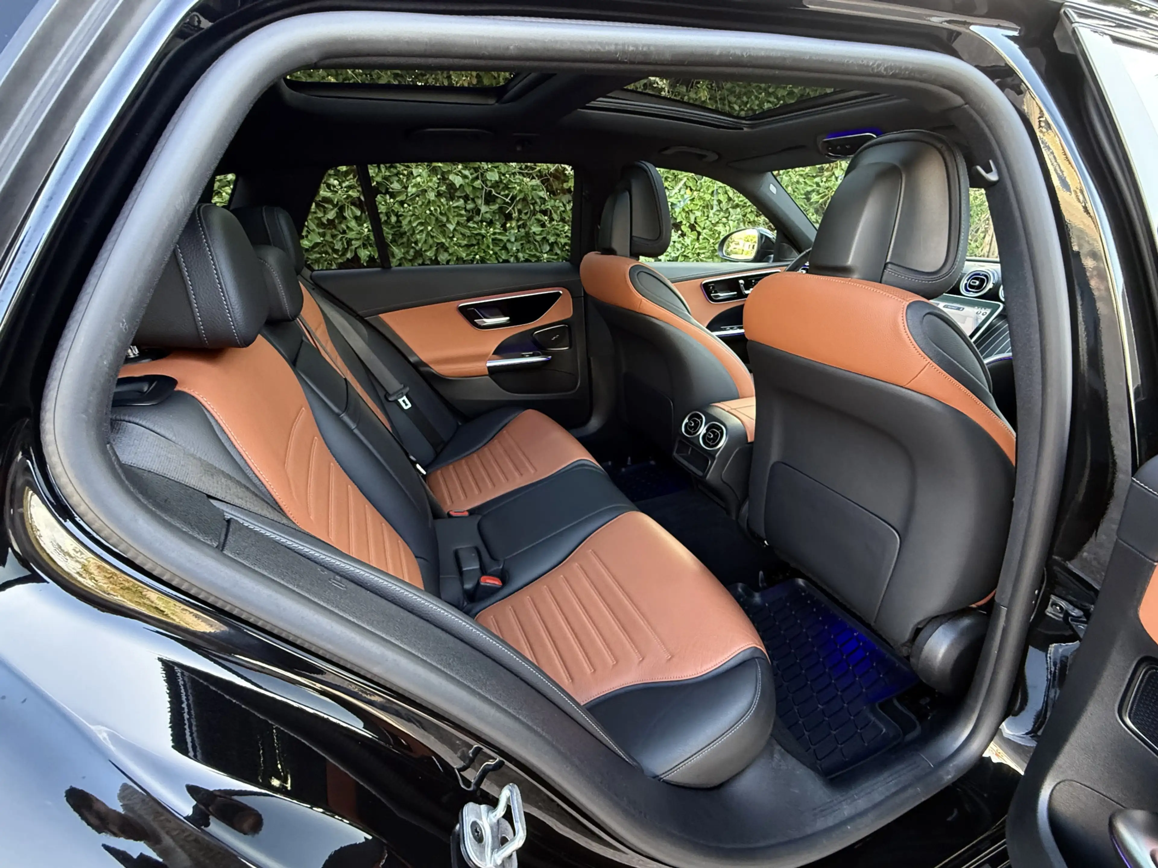 Mercedes-Benz C 300 Estate e AMG I Pano I 2x Memory I Camera — photo 16