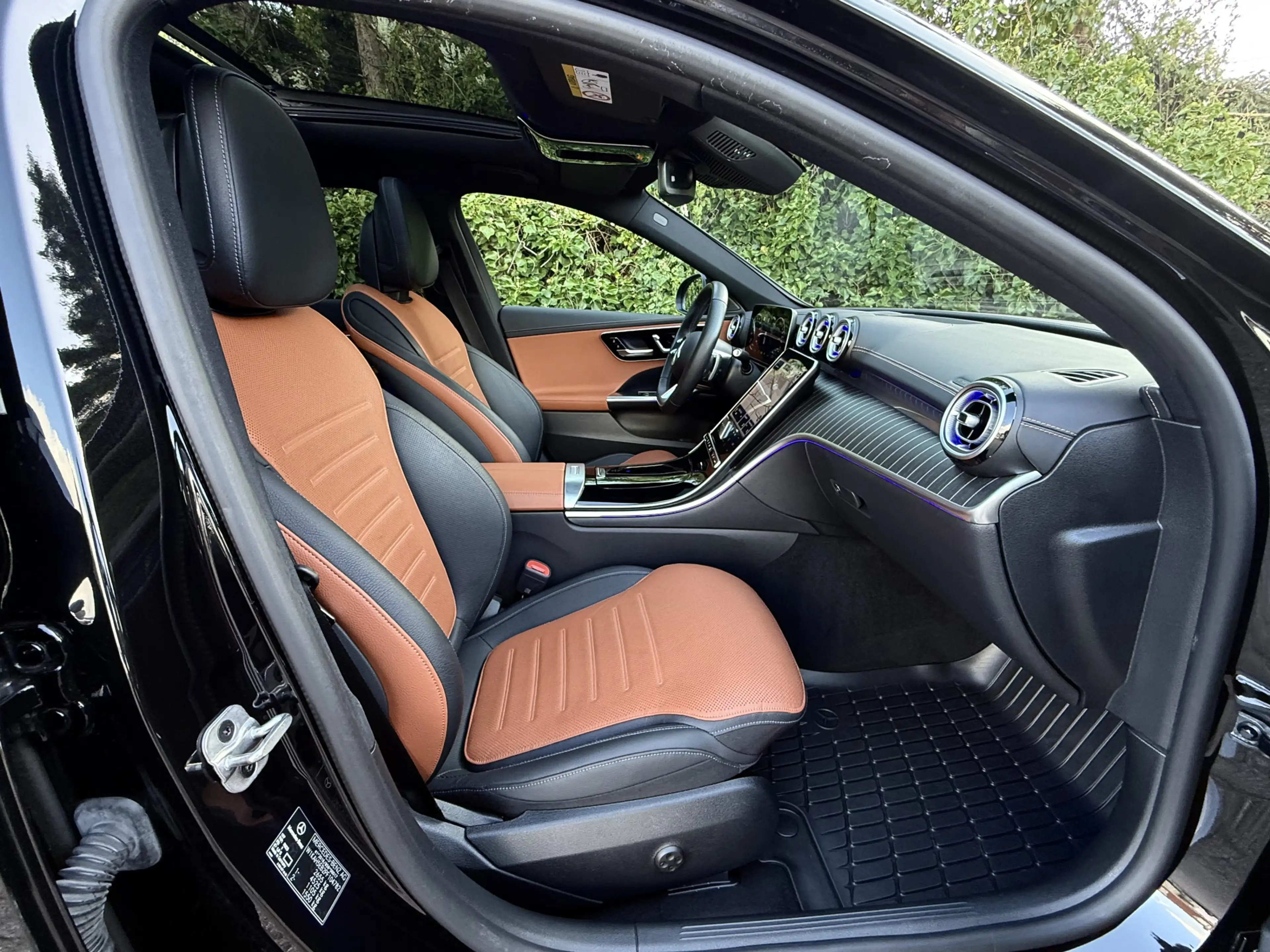 Mercedes-Benz C 300 Estate e AMG I Pano I 2x Memory I Camera — photo 11