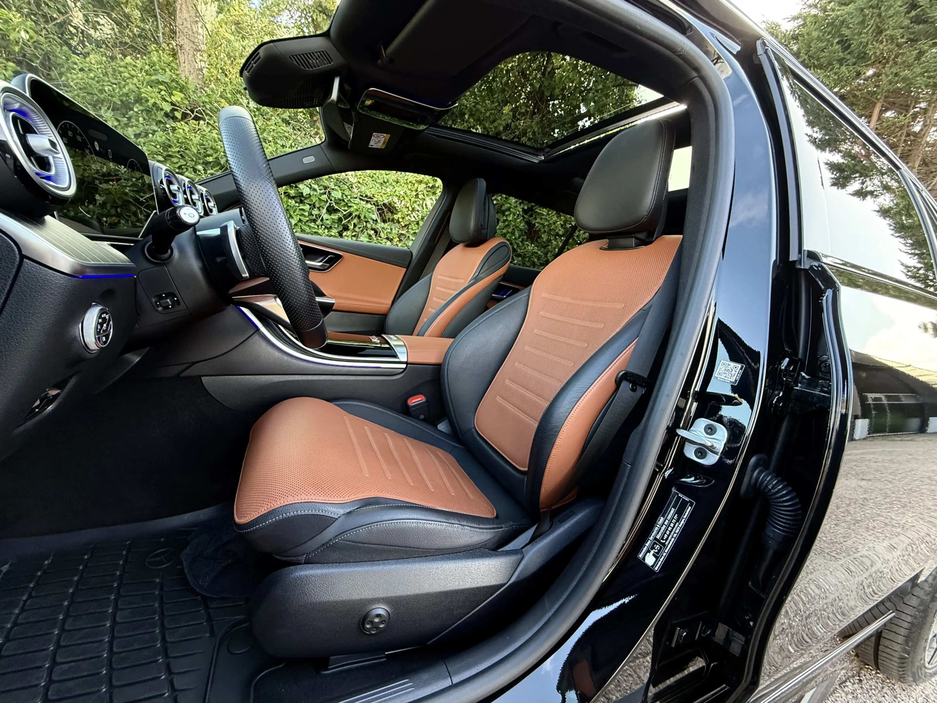Mercedes-Benz C 300 Estate e AMG I Pano I 2x Memory I Camera — photo 37