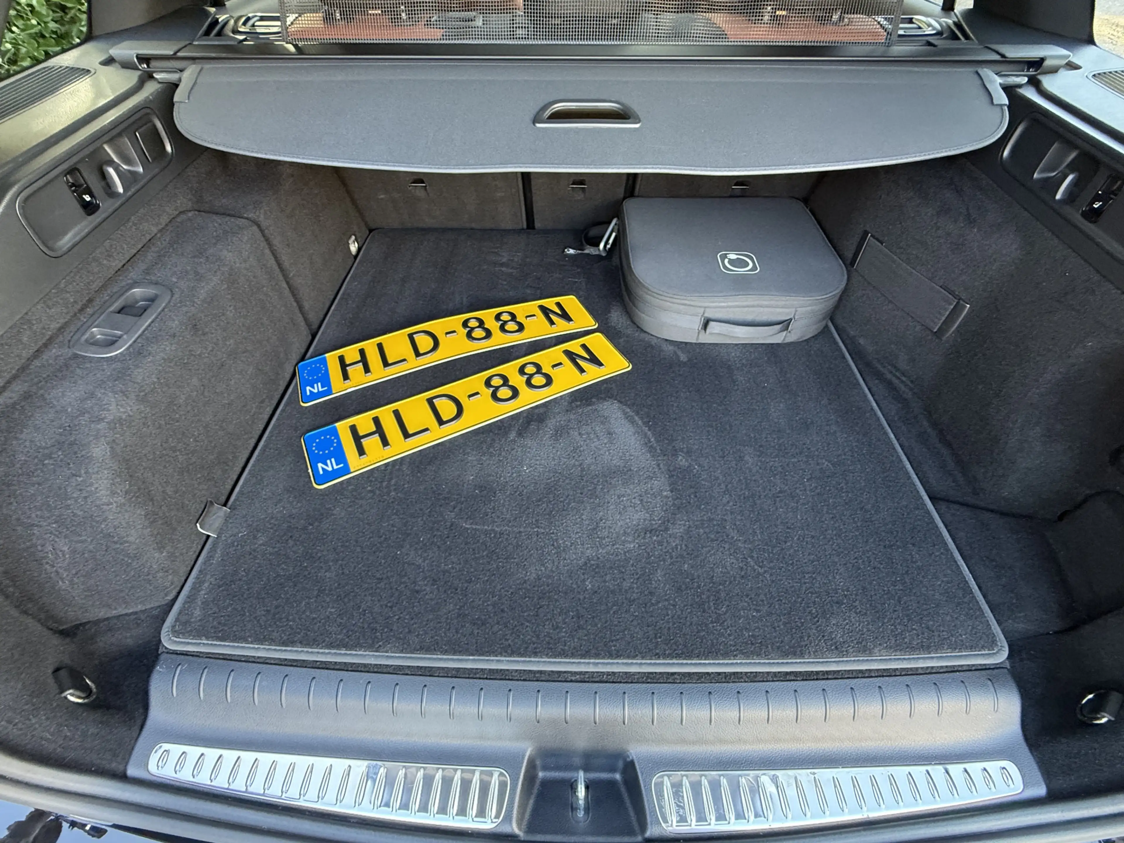 Mercedes-Benz C 300 Estate e AMG I Pano I 2x Memory I Camera — photo 42