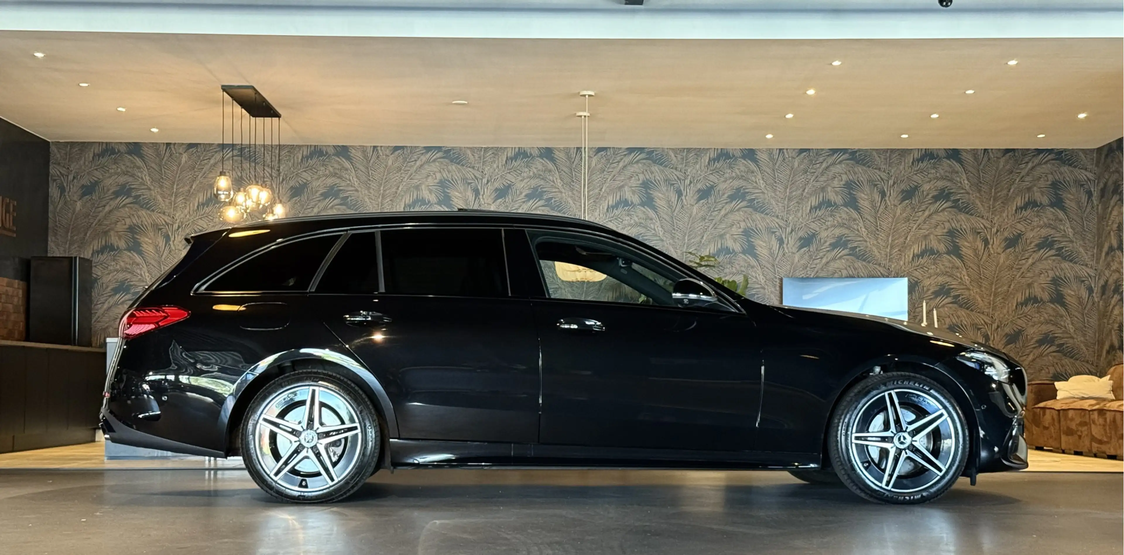 Mercedes-Benz C 300 Estate e AMG I Pano I 2x Memory I Camera — photo 34