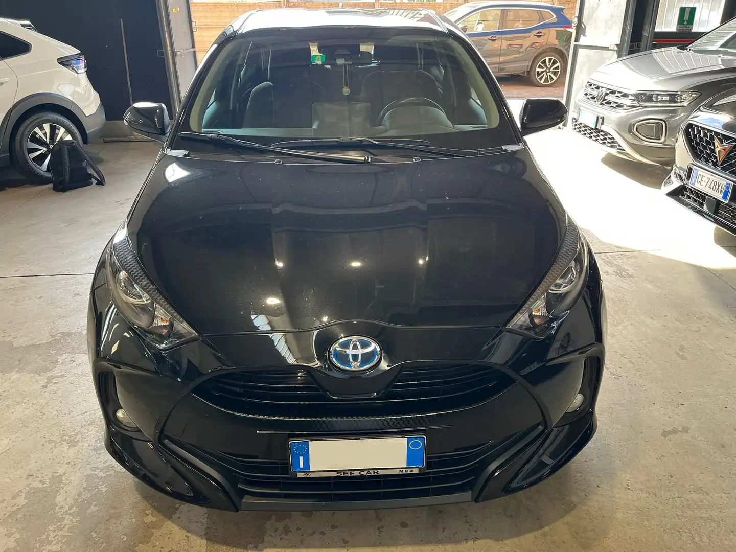 Toyota Yaris IV 2020 1.5h NEOPATENTATI OK Nero - 2