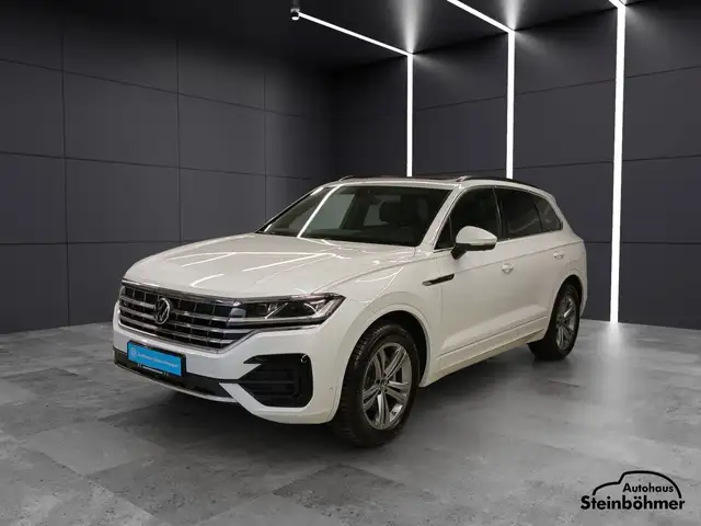 Volkswagen Touareg view 2