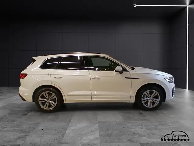 Volkswagen Touareg view 9