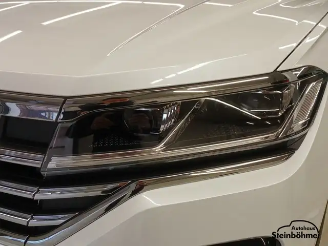 Volkswagen Touareg view 12