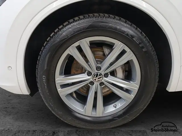 Volkswagen Touareg view 13