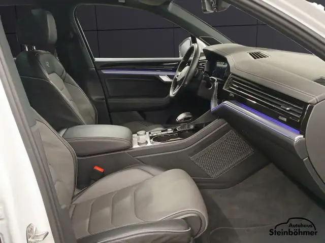 Volkswagen Touareg view 14