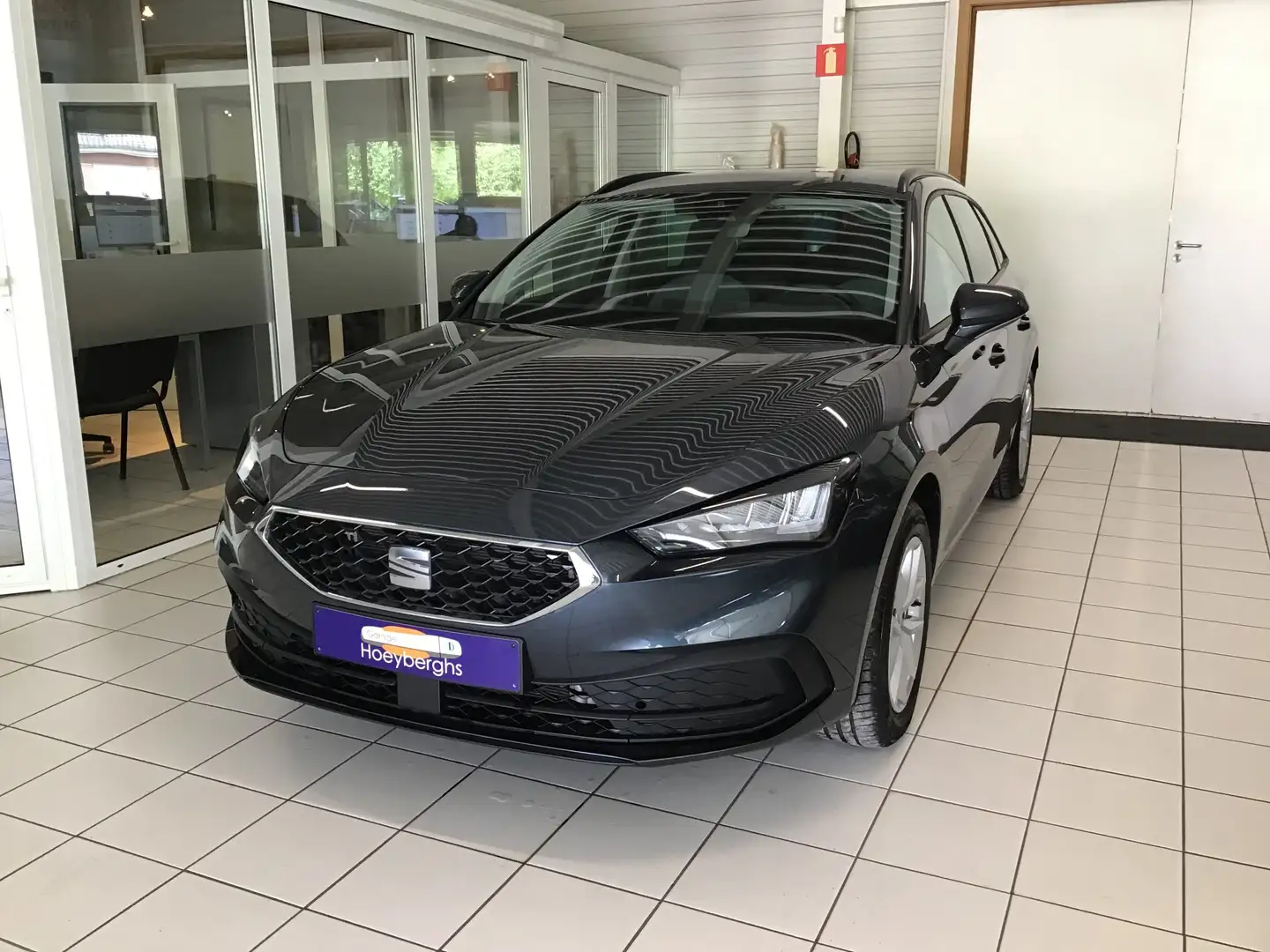 SEAT Leon ST 1.0 eTSI AUTOMAAT BJ02/2024 9220KM AIRCO DAB Grijs - 1
