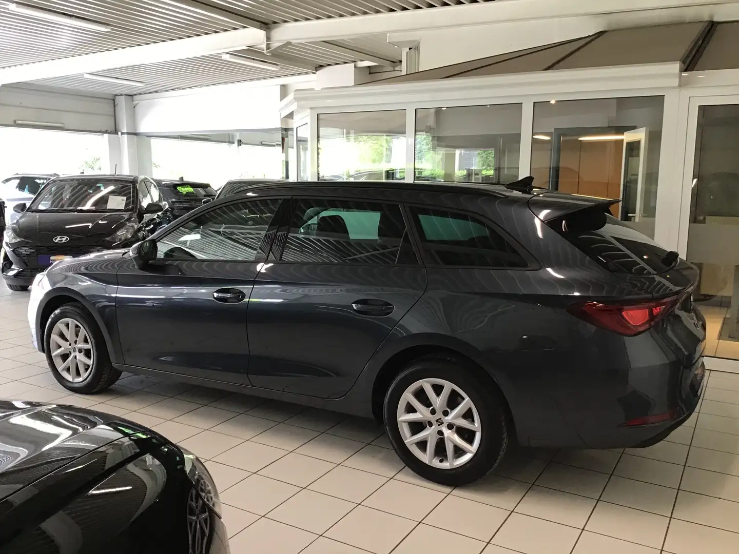 SEAT Leon ST 1.0 eTSI AUTOMAAT BJ02/2024 9220KM AIRCO DAB Grijs - 2