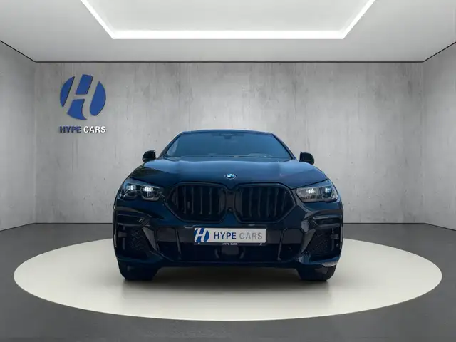 BMW X6 view 2