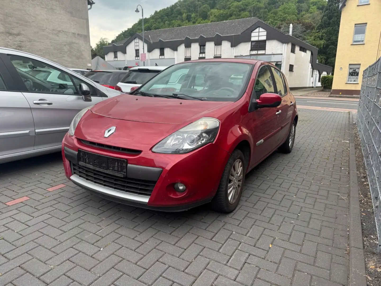 Renault Clio III Dynamique*TÜV NEU*KLIMA*SERVICE NEU* Rouge - 1