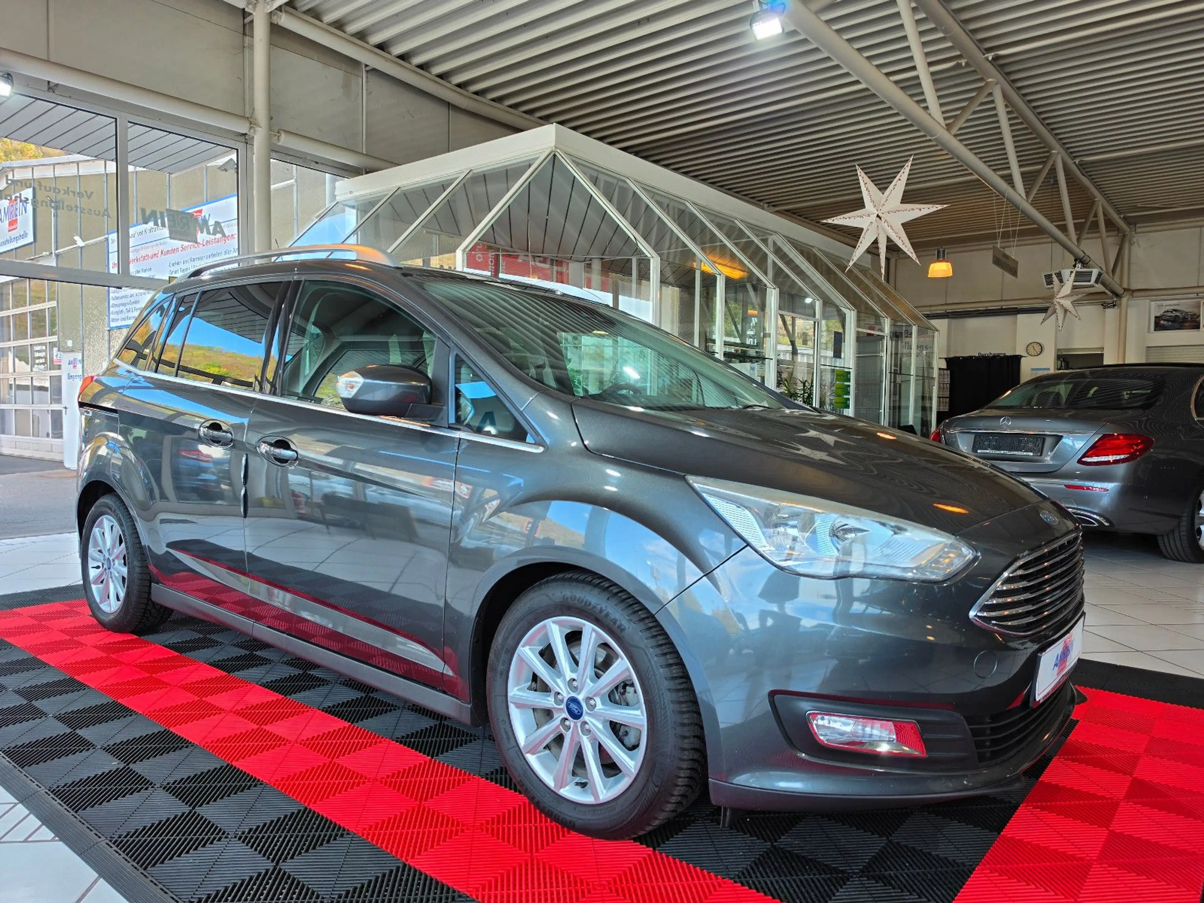 Ford Grand C-Max Titanium+NAVI+SHZ+KEYLESS GO+KLIMAAU
