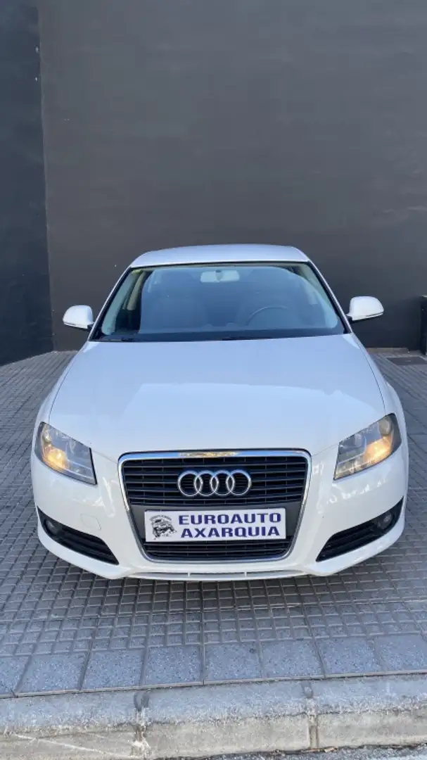 Audi A3 Sportback 1.6TDI Attraction Blanco - 2
