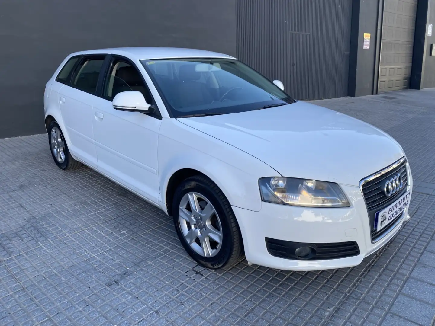 Audi A3 Sportback 1.6TDI Attraction Blanco - 1