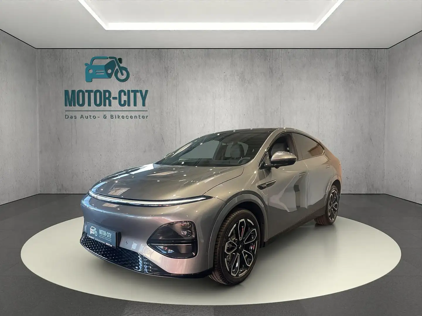 Xpeng G6 Performance AWD Grau - 1