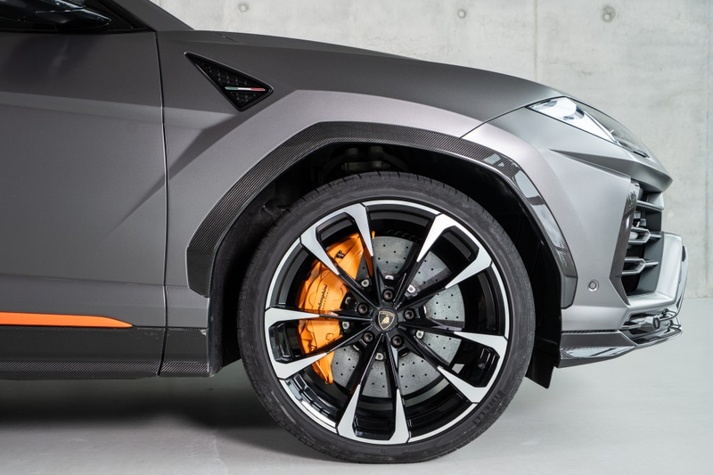 Lamborghini Urus V8 Panorama Full Carbon Akrapovic — photo 11