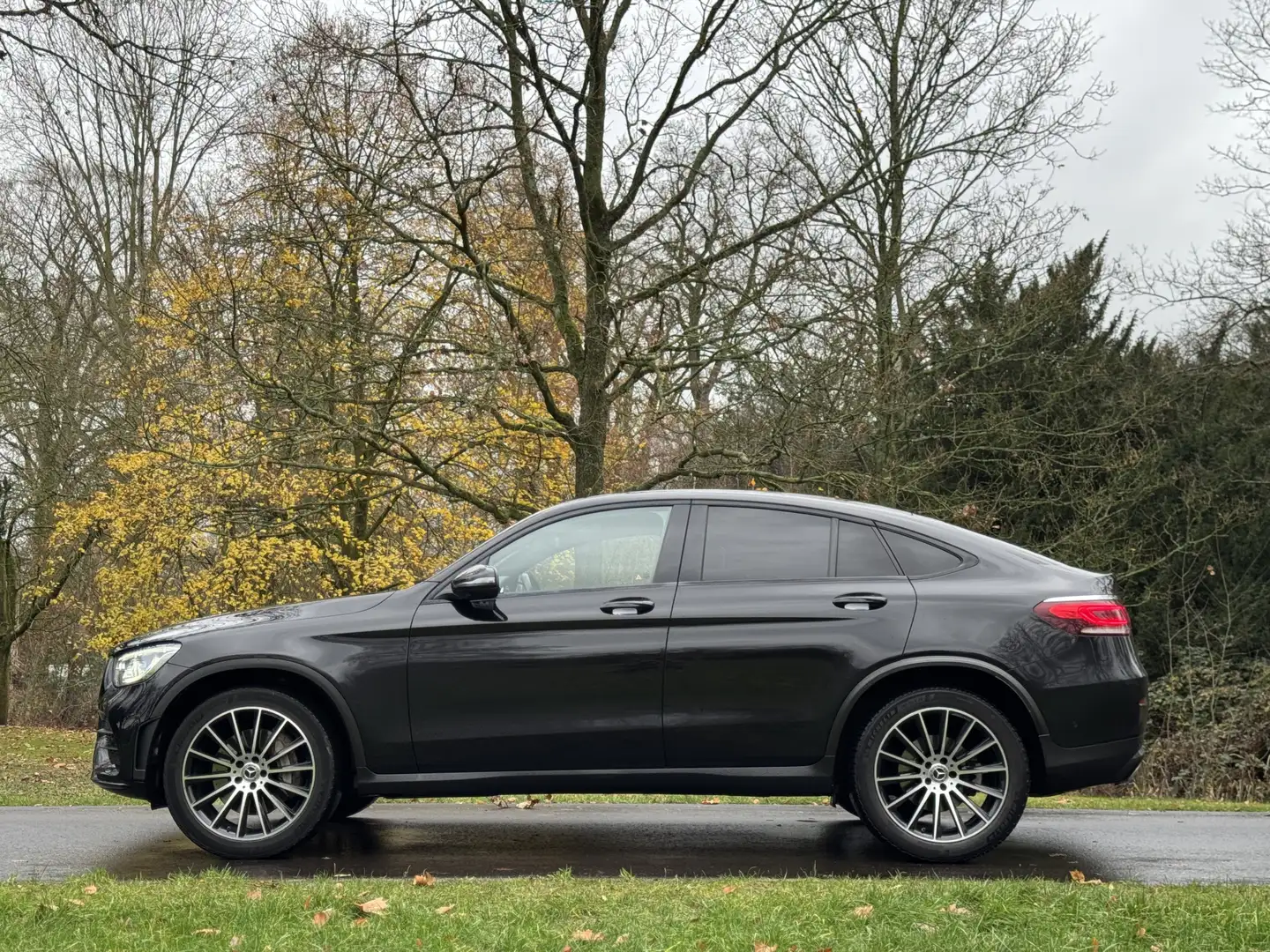 Mercedes-Benz GLC 220 Coupé 220d 4MATIC Premium Plus Burmester 360 Pano Zwart - 2