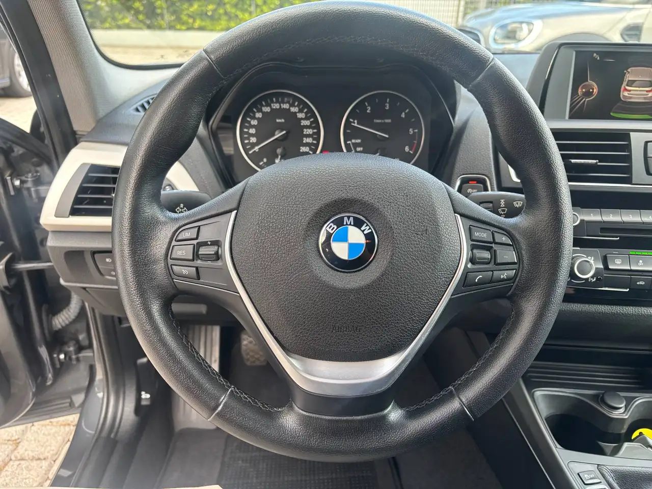 BMW 118 — photo 12 sur 15
