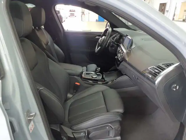 BMW X4 view 14