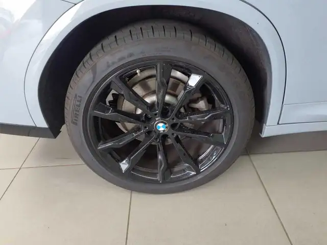 BMW X4 view 13