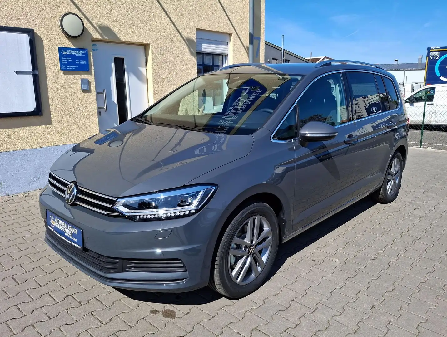 Volkswagen Touran Limited 7-Sitzer IQ Light 4J. Garantie Navi. 17... Grau - 1