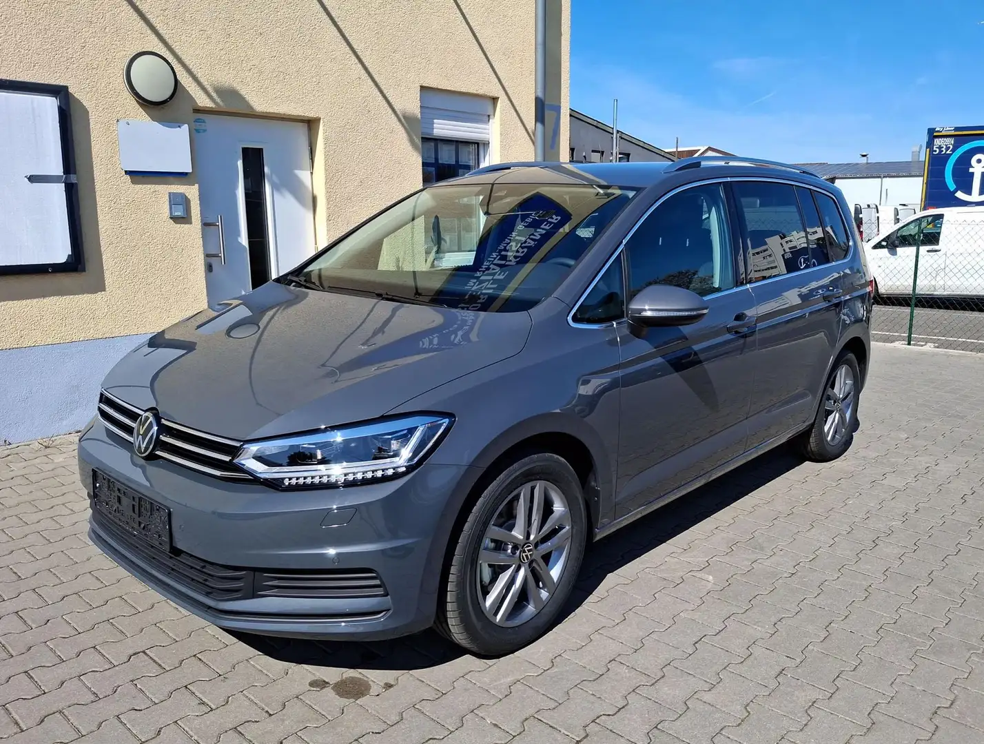 Volkswagen Touran Limited 7-Sitzer IQ Light 4J. Garantie Navi. 17... Grau - 2