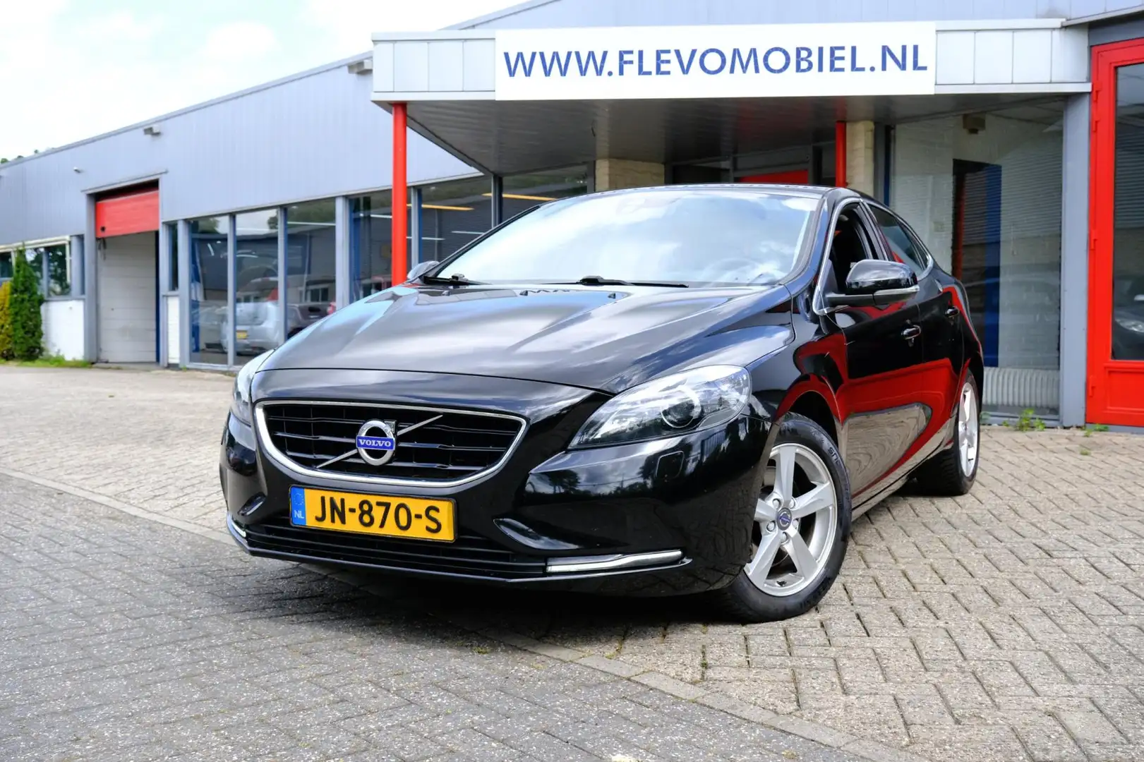 Volvo V40 2.0 T2 Momentum Navi|Clima|LMV Fekete - 1