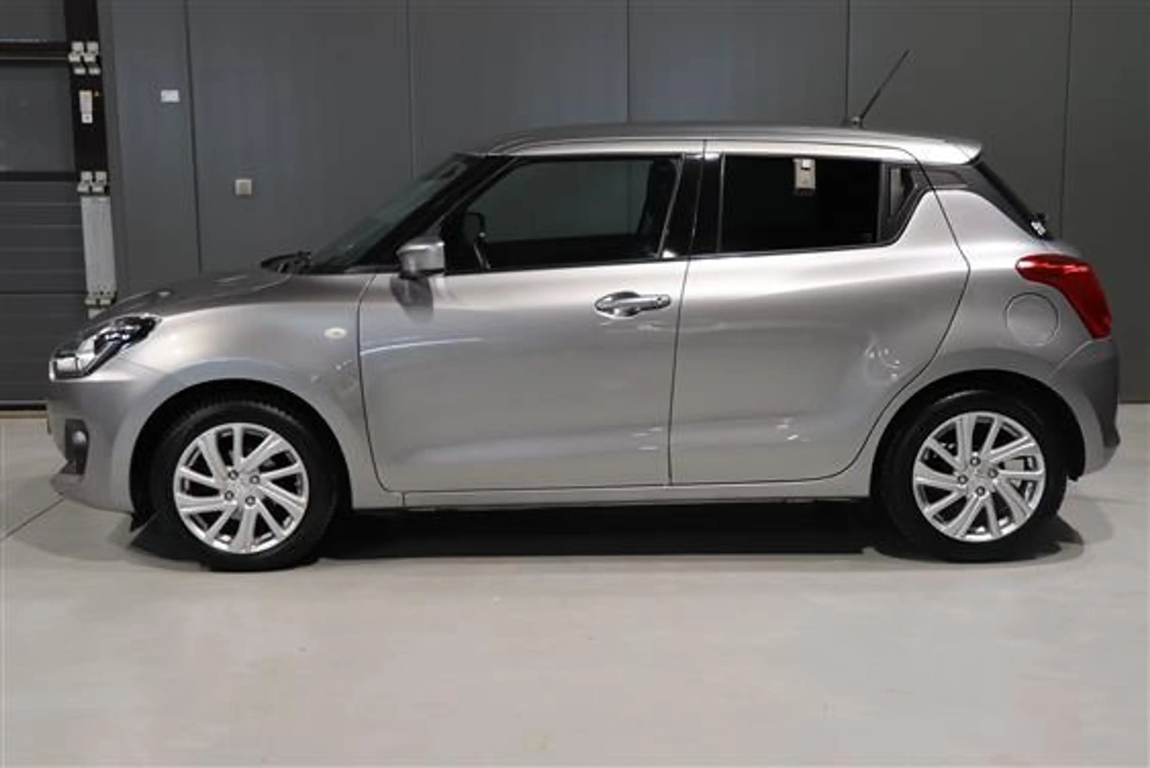 Suzuki Swift 1.2 Dualjet MHEV SELECT — photo 3