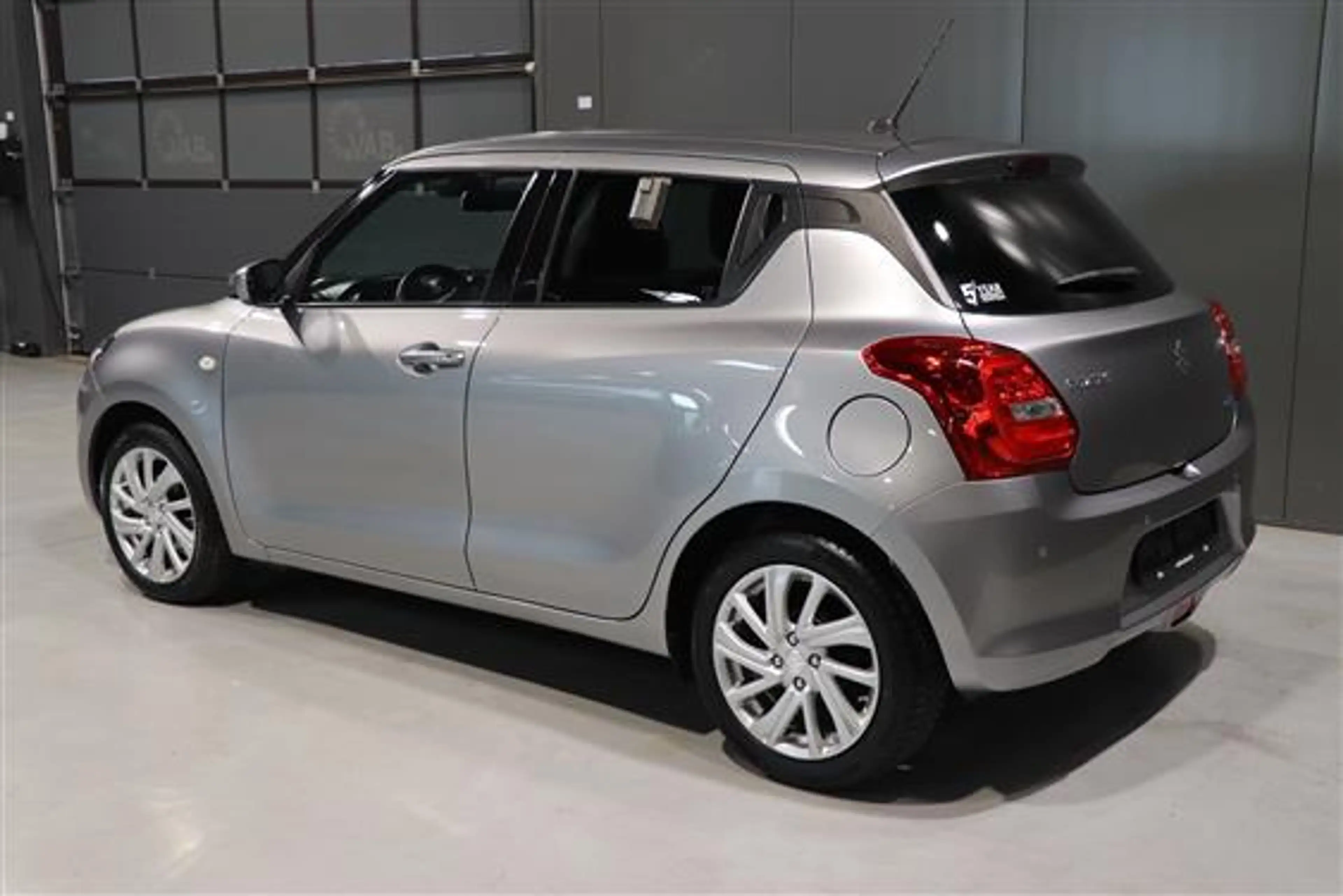 Suzuki Swift 1.2 Dualjet MHEV SELECT — photo 4