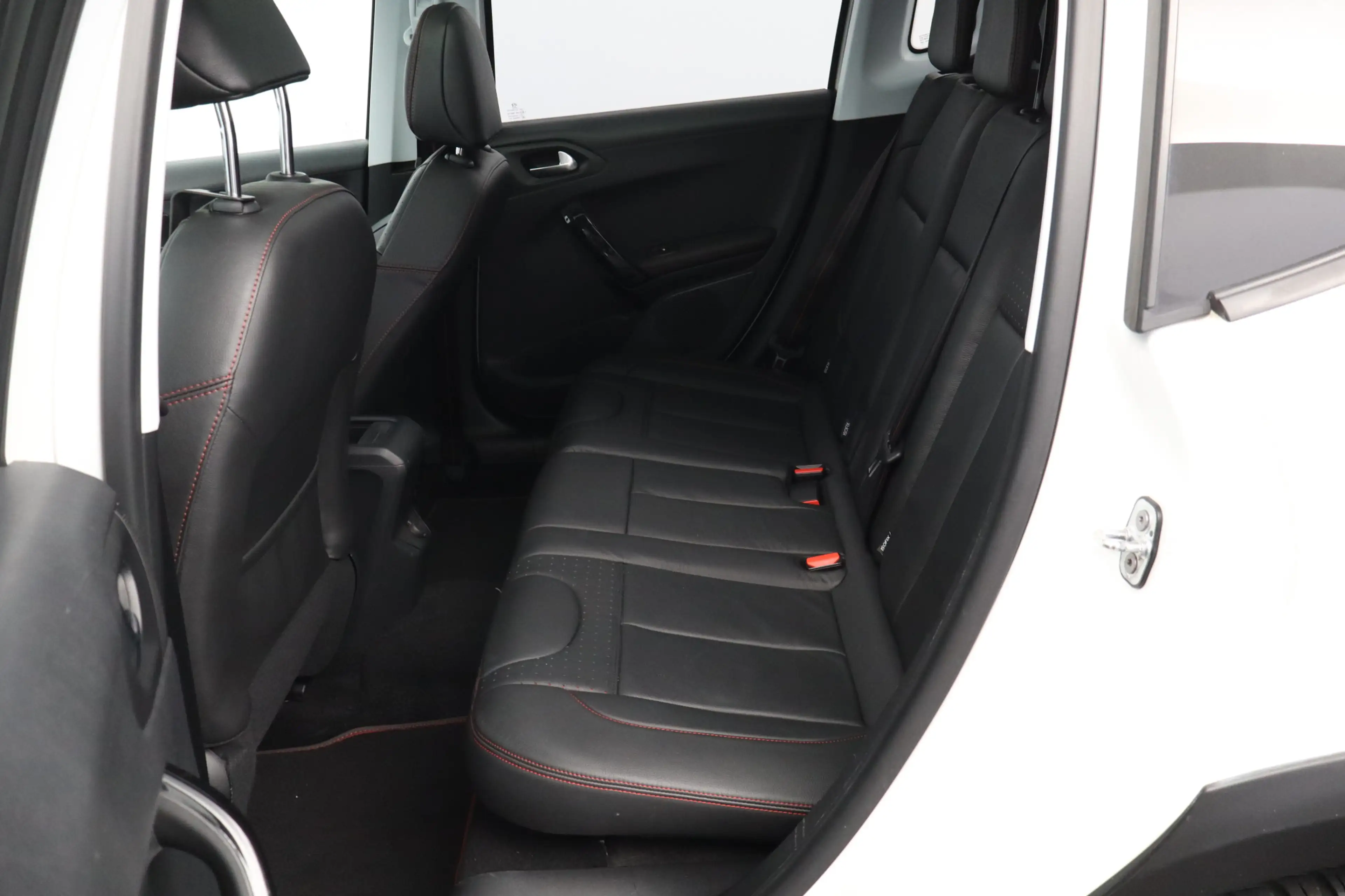 Peugeot 2008 1.2 PureTech Allure/ D-Riem Verv 100.000KM!/ Autom — photo 40