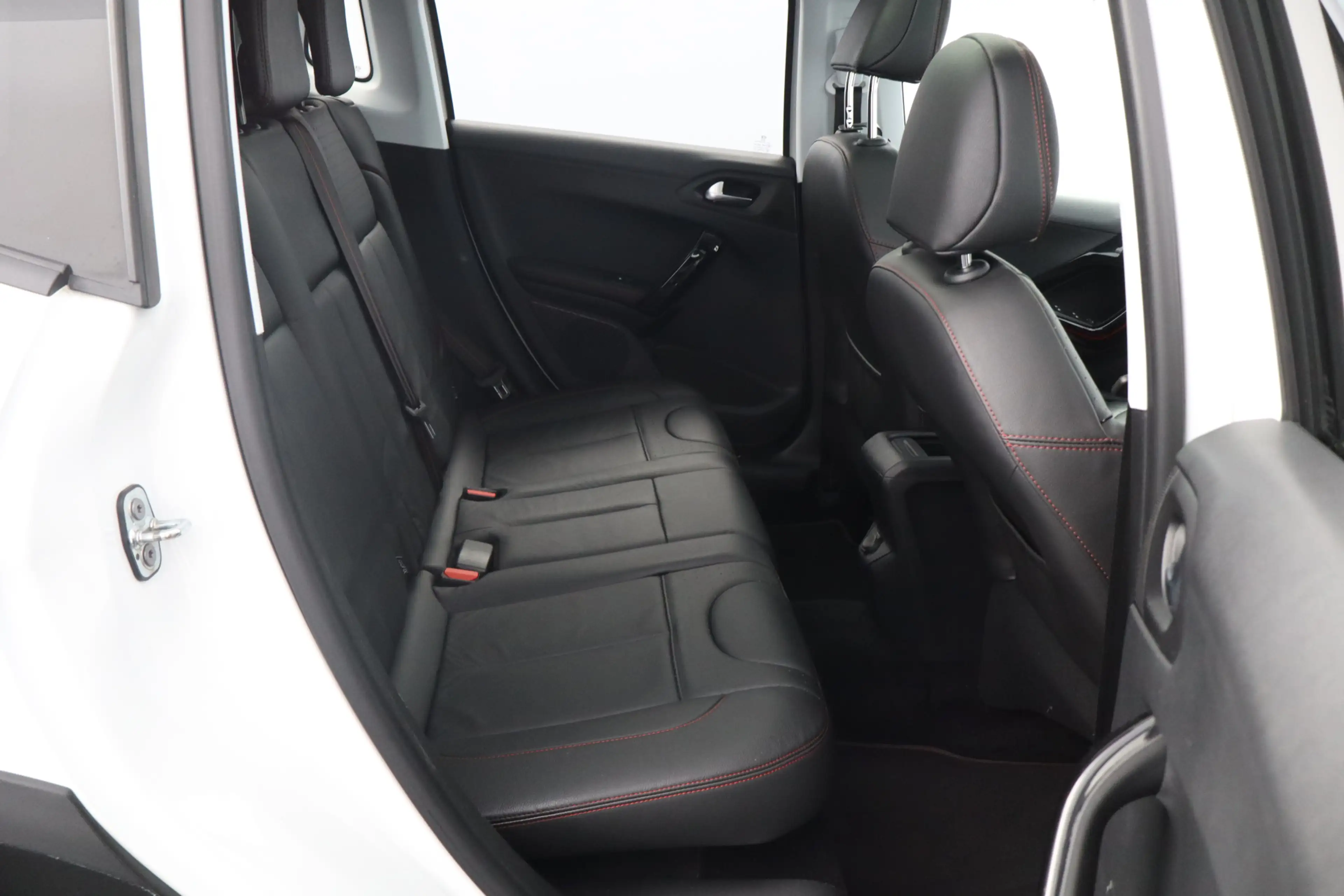 Peugeot 2008 1.2 PureTech Allure/ D-Riem Verv 100.000KM!/ Autom — photo 30