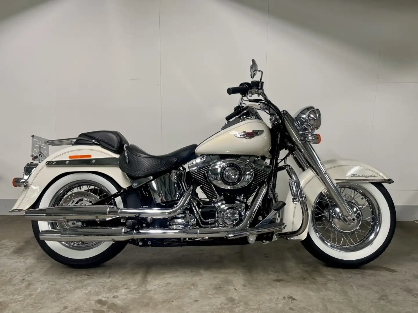 Harley-Davidson Softail FLSTN DELUXE Or - 1