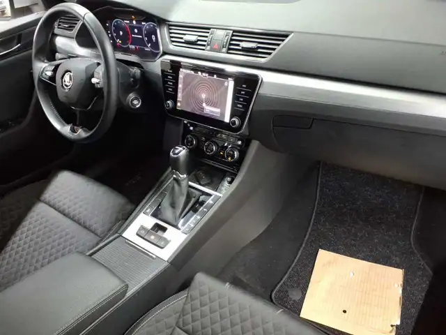 Skoda Superb view 9