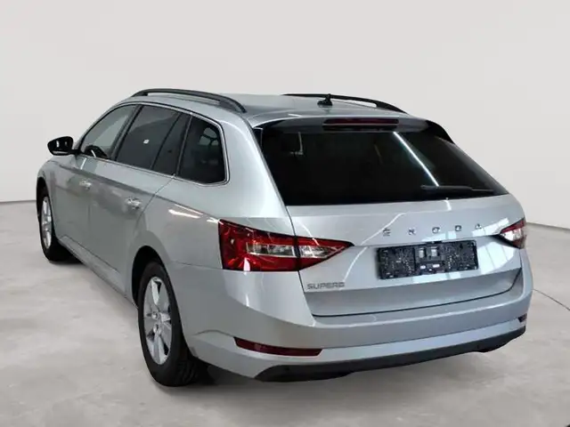 Skoda Superb view 5