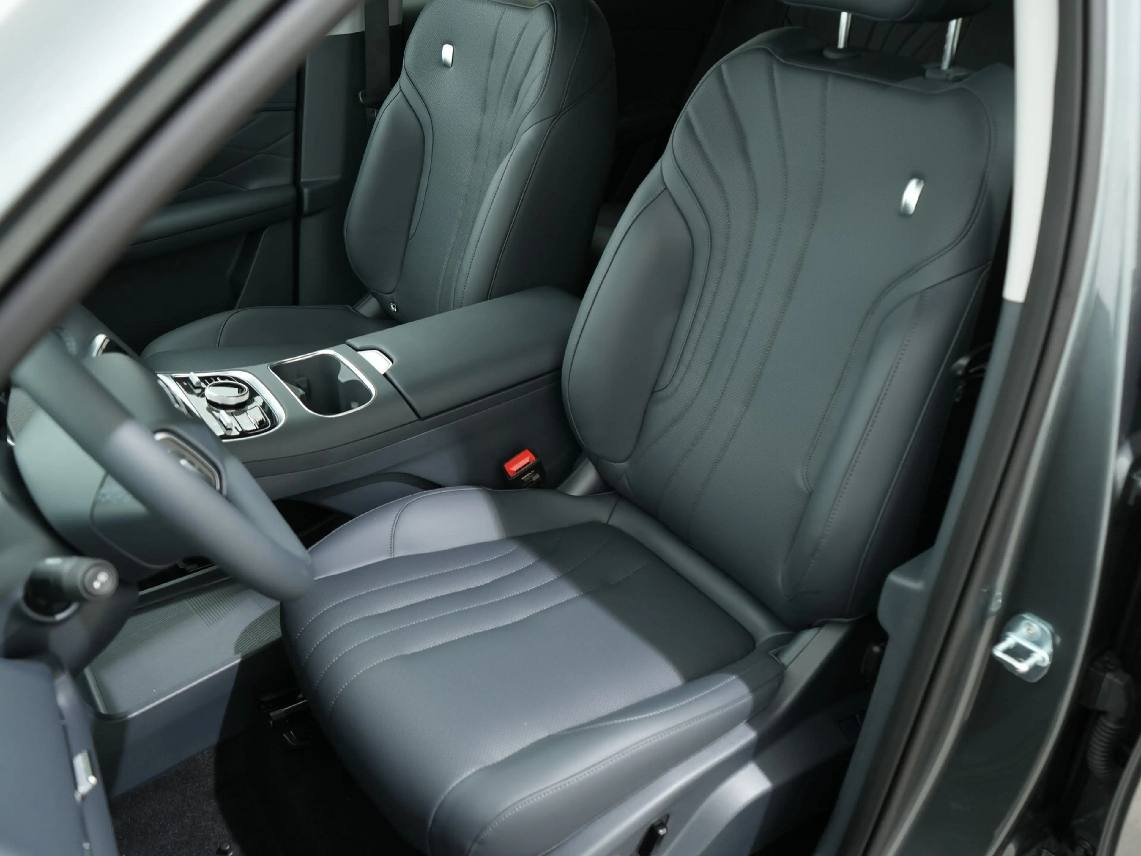 Geely Starray EM-i 1.5 PLUG-IN HYBRID 262PK PRO 1005KM WLTP | Leer | — photo 4