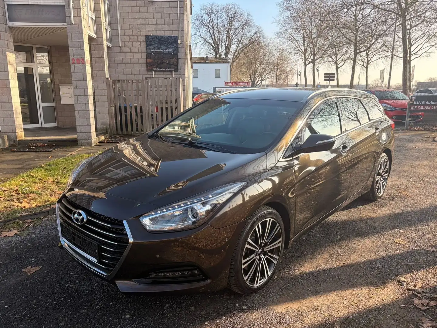 Hyundai i40 cw blue Premium/ Automatik/ Navi/Leder/EU6 Brun - 1