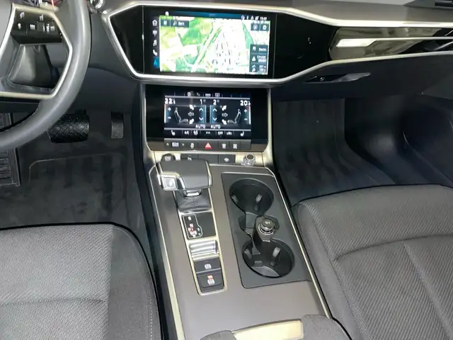 Audi A6 Avant view 10