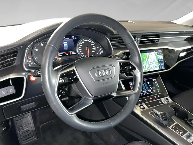 Audi A6 Avant view 8