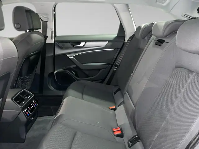 Audi A6 Avant view 11