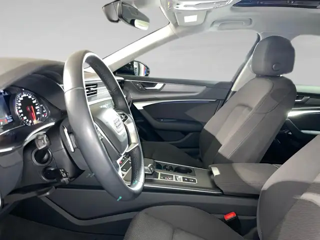 Audi A6 Avant view 4