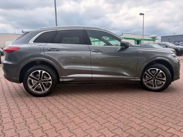 Audi Q5 view 3
