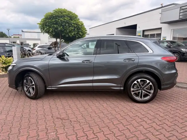 Audi Q5 view 6