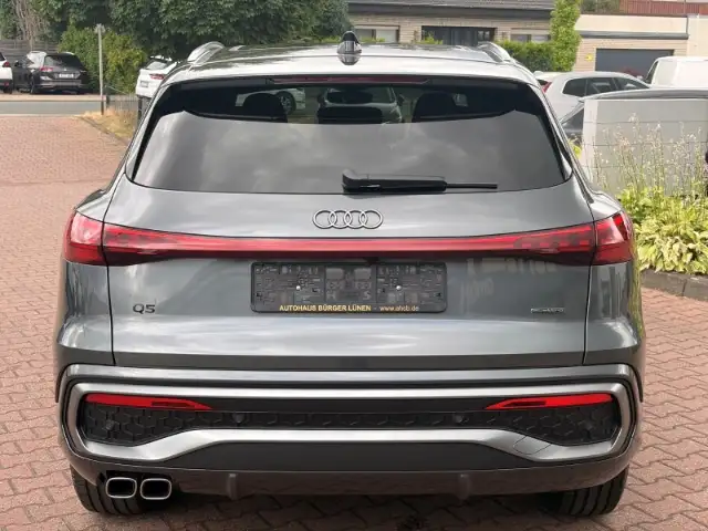 Audi Q5 view 5