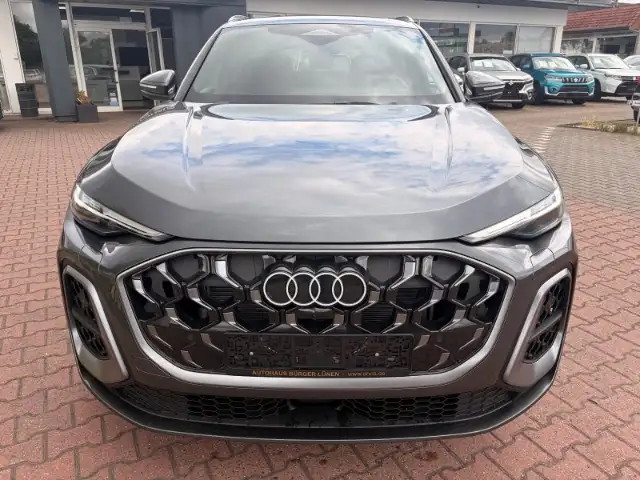 Audi Q5 view 2