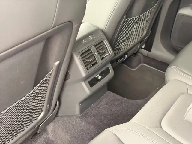 Audi Q5 view 11