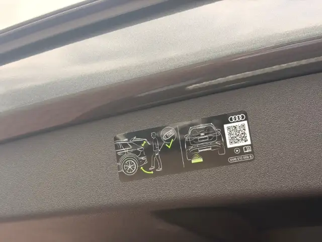 Audi Q5 view 14