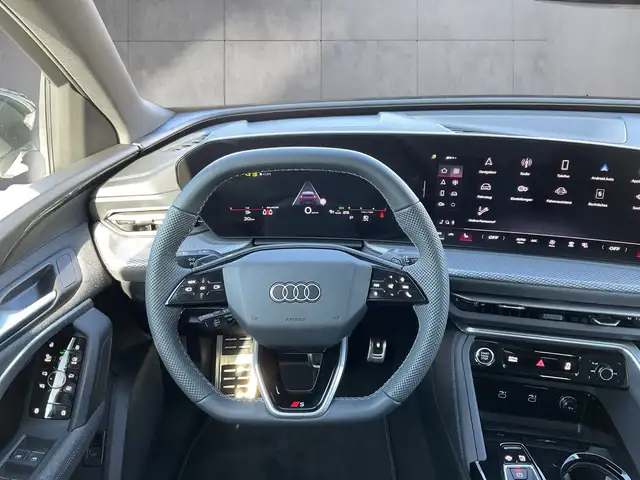 Audi Q5 view 14