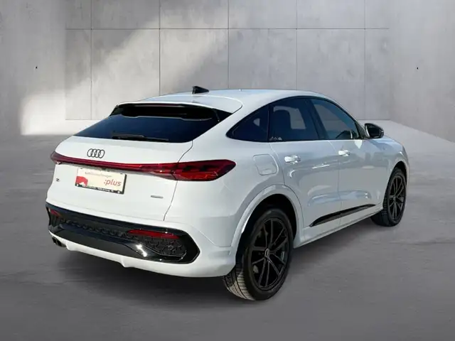 Audi Q5 view 5