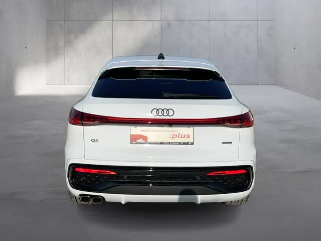 Audi Q5 view 4