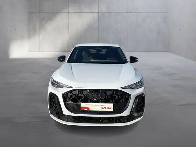 Audi Q5 view 9